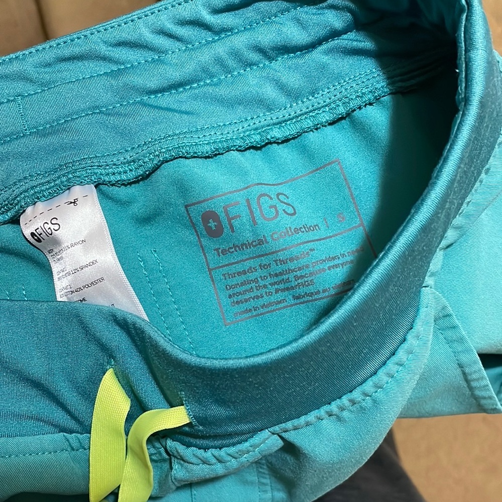 Figs Women’s Zamora Joggers - Cactus, size small - Picture 2 of 3